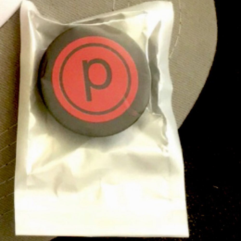 Pure Barre pop socket